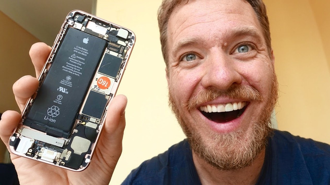 iphone - Không đủ tiền, thanh niên này đã tự sản xuất iPhone cho mình Anh chàng này đã mua linh kiện về tự sản xuất chiếc iphone của mình iphone - Không đủ tiền, thanh niên này đã tự sản xuất iPhone cho mình