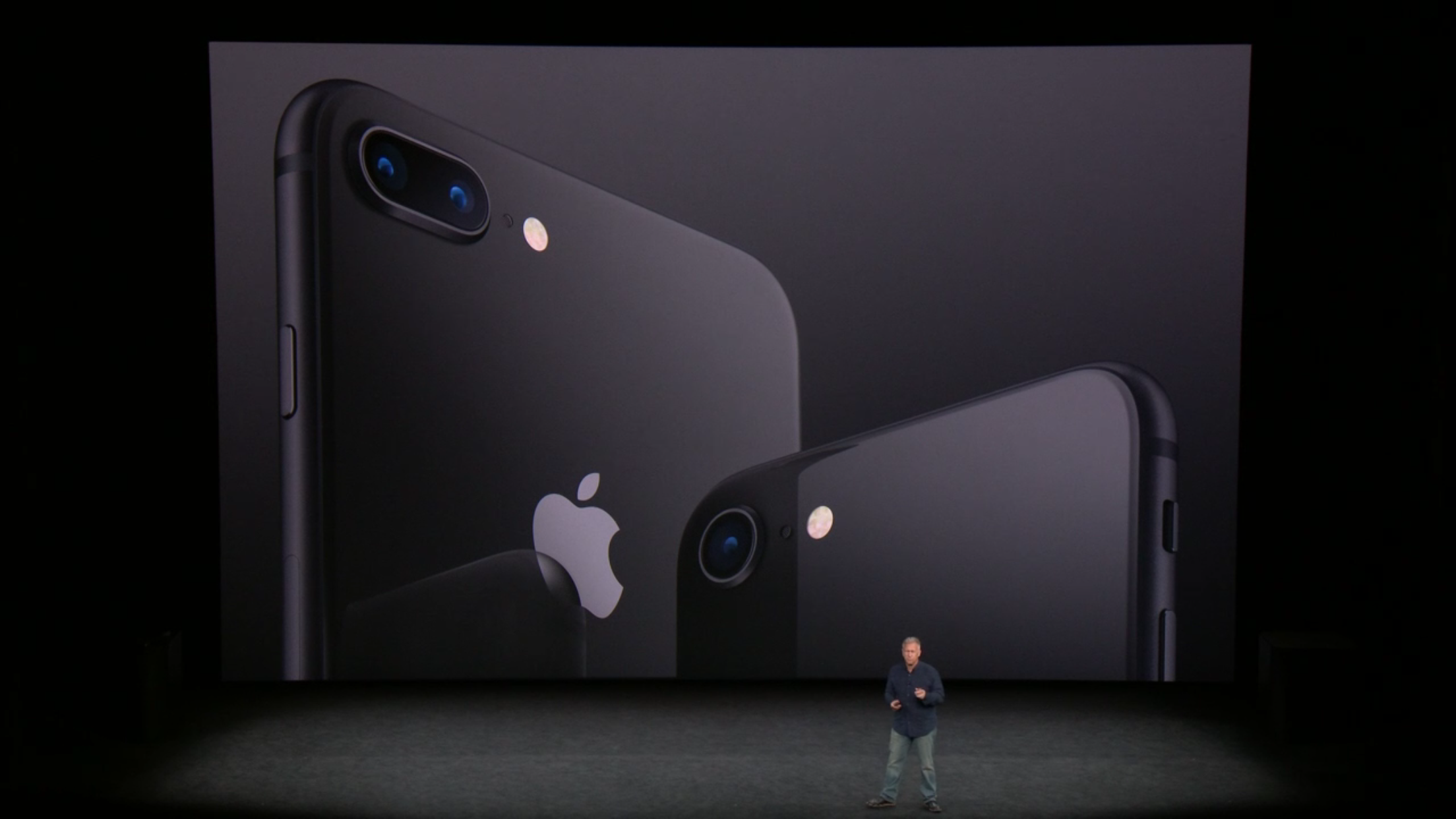 iPhone 7 - iPhone 8 hấp dẫn nhưng giờ là lúc tốt nhất để mua iPhone 7 iPhone 8 và 8 Plus đến cuối tháng 10, đầu tháng 11 mới lên kệ chính thức. Tuy nhiên nhiều người dự đoán giá iPhone 7 và 7 Plus từ giờ đến lúc đó khó giảm thêm hoặc chỉ giảm rất nhẹ. iPhone 7 - iPhone 8 hấp dẫn nhưng giờ là lúc tốt nhất để mua iPhone 7