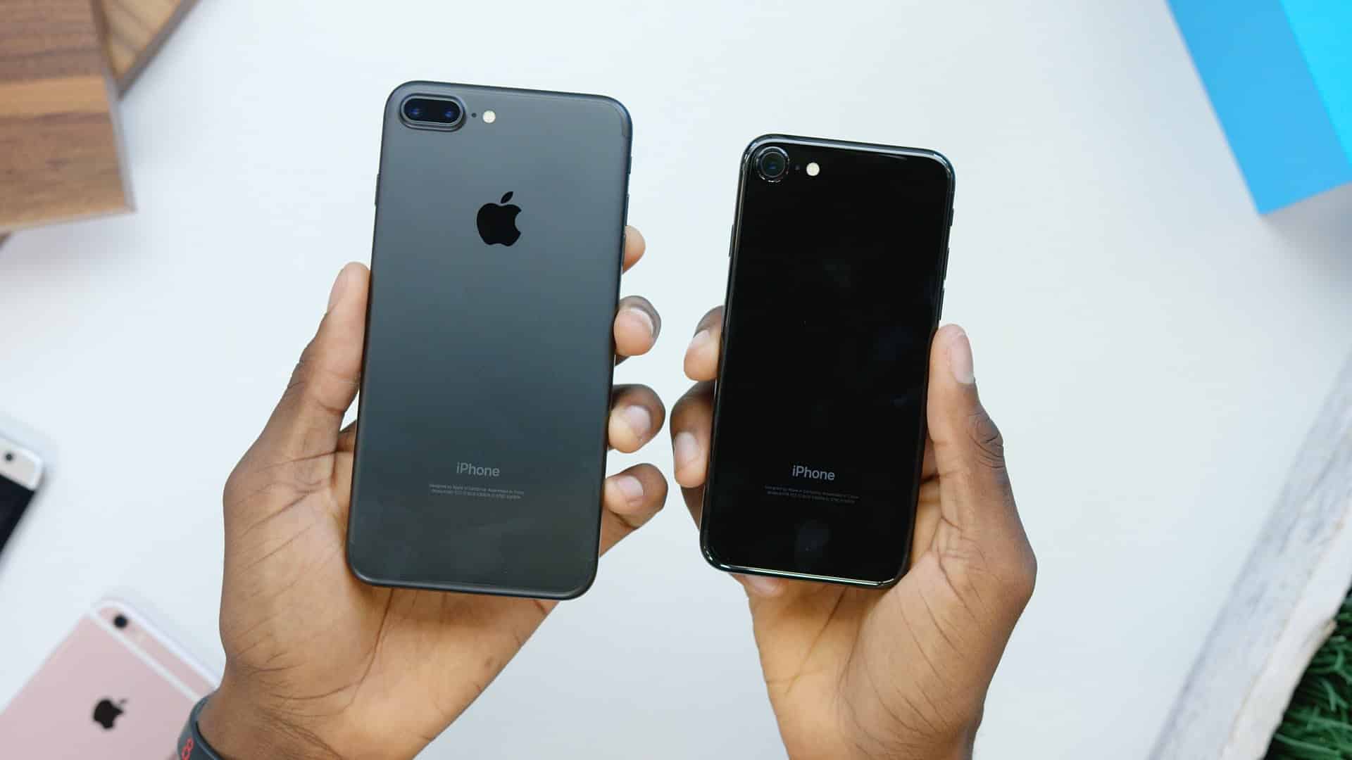 iPhone 7 Jet Black dễ bị bám vân tay