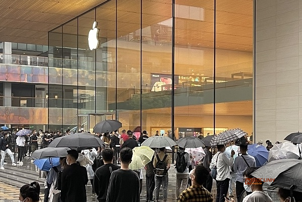 Vỡ màn iPhone 13, ngay trong ngày đầu mở bán