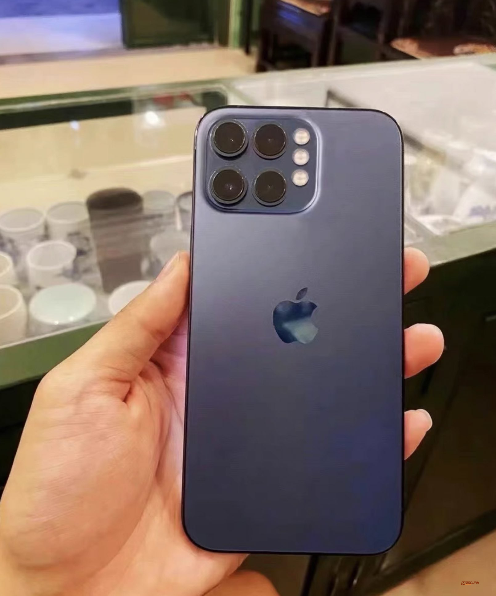 iPhone Fake, khiến Fan chân chính cạn lời