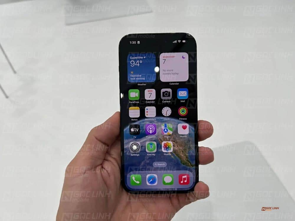 Không khe SIM, iPhone 14 dùng được ở Việt Nam?